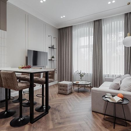 New! Luxury Apartment In The Center Of Odessa Overlooking Deribasovskaya Str. Low Price! Buitenkant foto