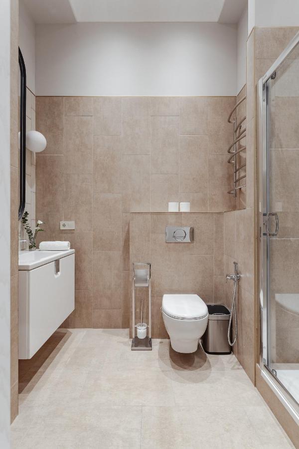 New! Luxury Apartment In The Center Of Odessa Overlooking Deribasovskaya Str. Low Price! Buitenkant foto