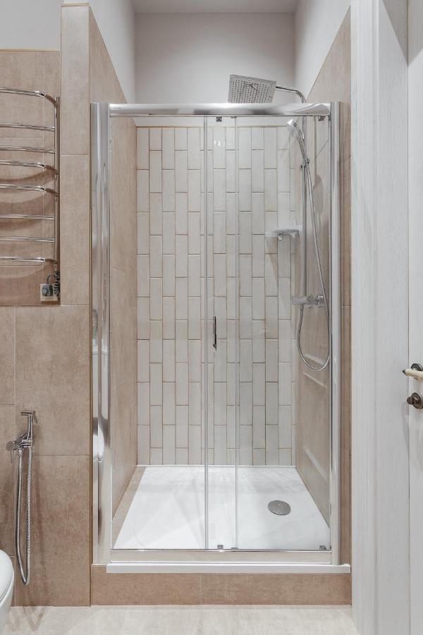 New! Luxury Apartment In The Center Of Odessa Overlooking Deribasovskaya Str. Low Price! Buitenkant foto