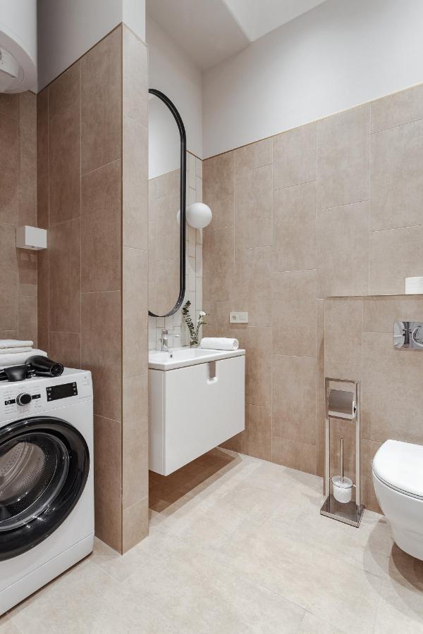 New! Luxury Apartment In The Center Of Odessa Overlooking Deribasovskaya Str. Low Price! Buitenkant foto