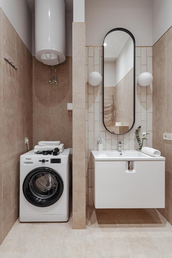 New! Luxury Apartment In The Center Of Odessa Overlooking Deribasovskaya Str. Low Price! Buitenkant foto