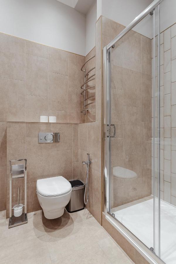 New! Luxury Apartment In The Center Of Odessa Overlooking Deribasovskaya Str. Low Price! Buitenkant foto