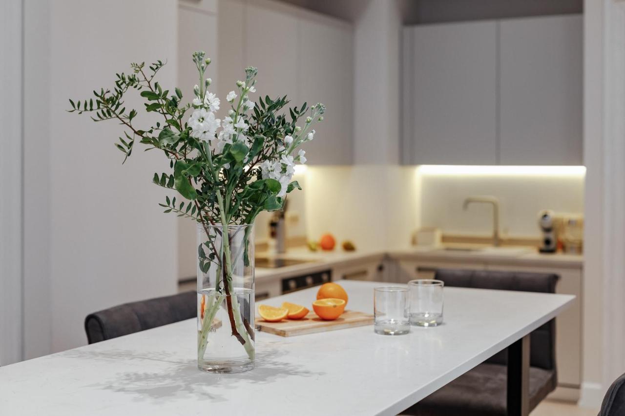New! Luxury Apartment In The Center Of Odessa Overlooking Deribasovskaya Str. Low Price! Buitenkant foto