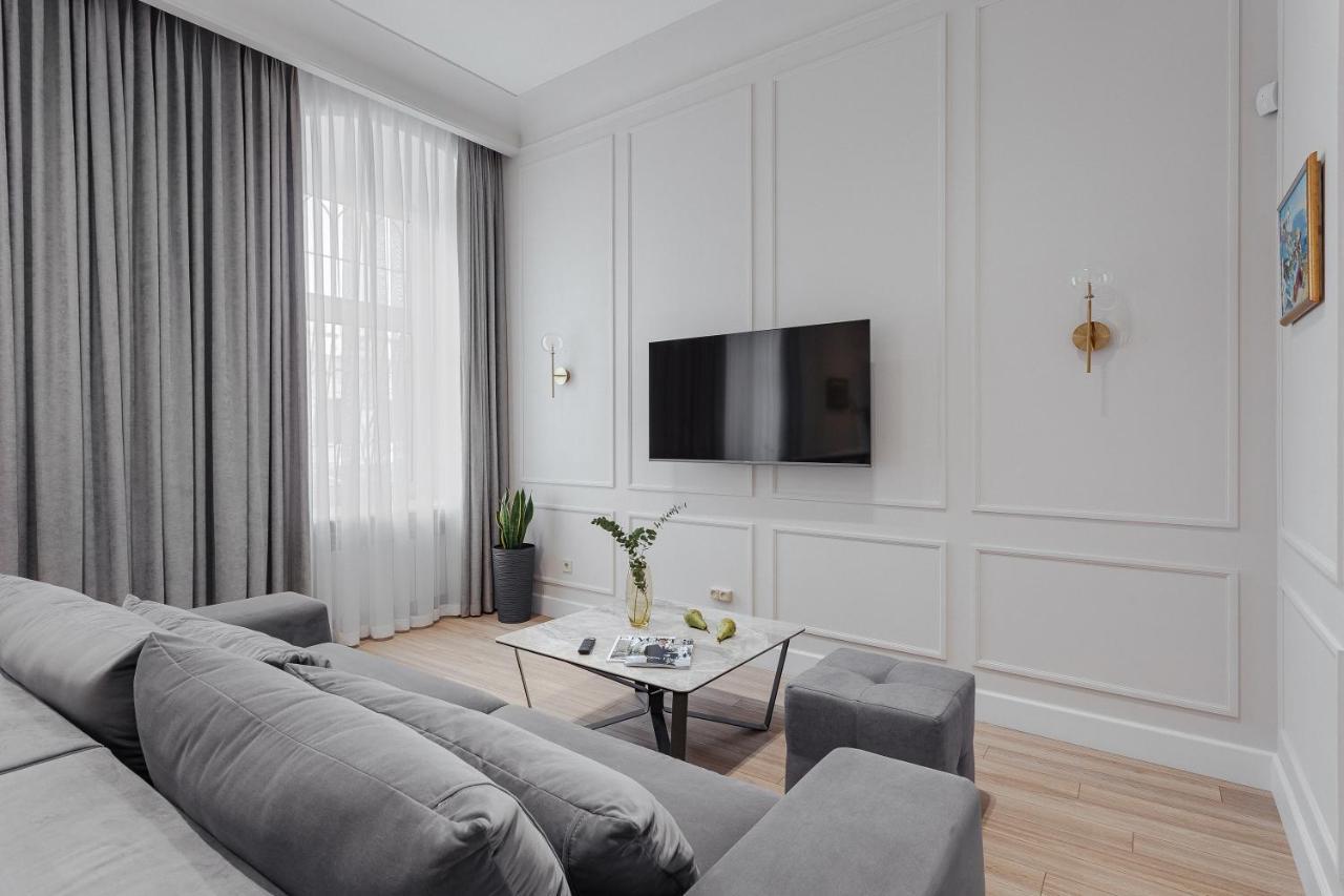 New! Luxury Apartment In The Center Of Odessa Overlooking Deribasovskaya Str. Low Price! Buitenkant foto