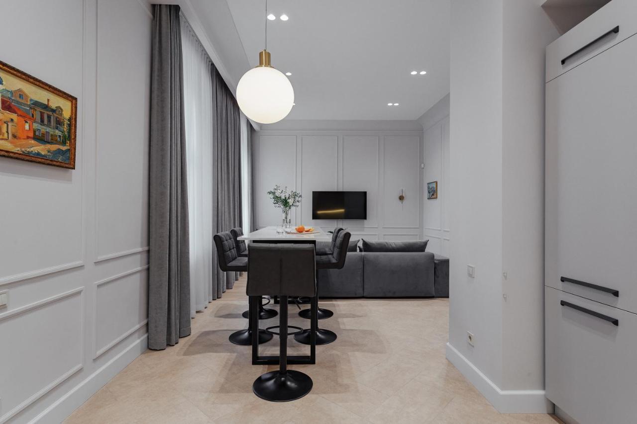 New! Luxury Apartment In The Center Of Odessa Overlooking Deribasovskaya Str. Low Price! Buitenkant foto