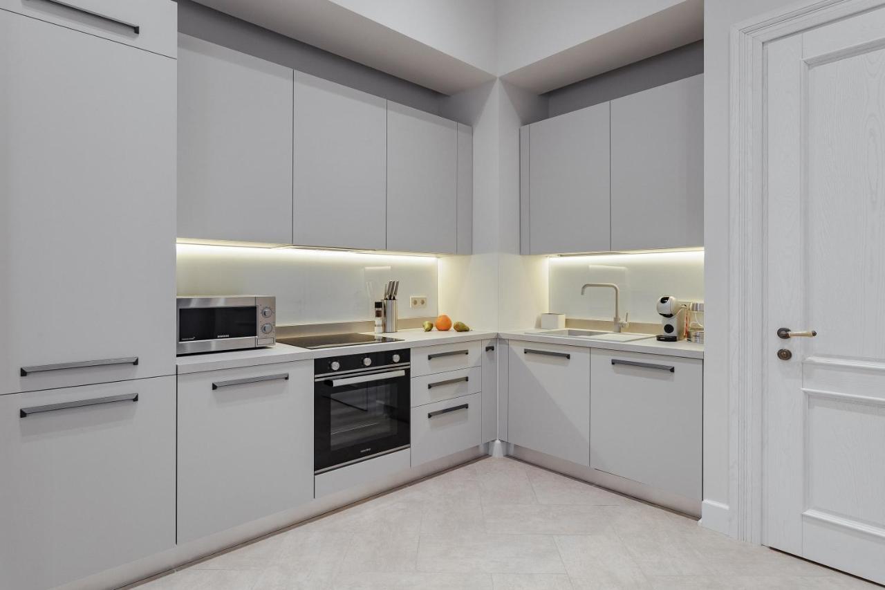 New! Luxury Apartment In The Center Of Odessa Overlooking Deribasovskaya Str. Low Price! Buitenkant foto