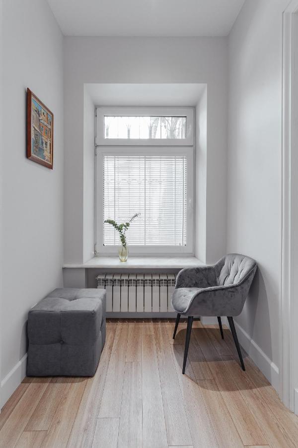 New! Luxury Apartment In The Center Of Odessa Overlooking Deribasovskaya Str. Low Price! Buitenkant foto