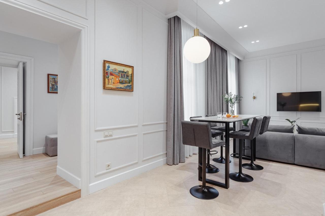 New! Luxury Apartment In The Center Of Odessa Overlooking Deribasovskaya Str. Low Price! Buitenkant foto