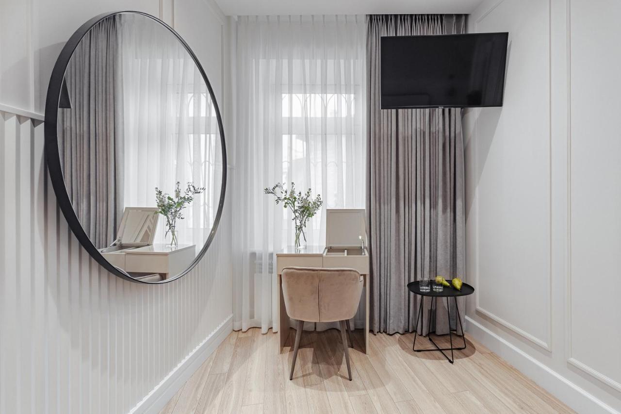 New! Luxury Apartment In The Center Of Odessa Overlooking Deribasovskaya Str. Low Price! Buitenkant foto