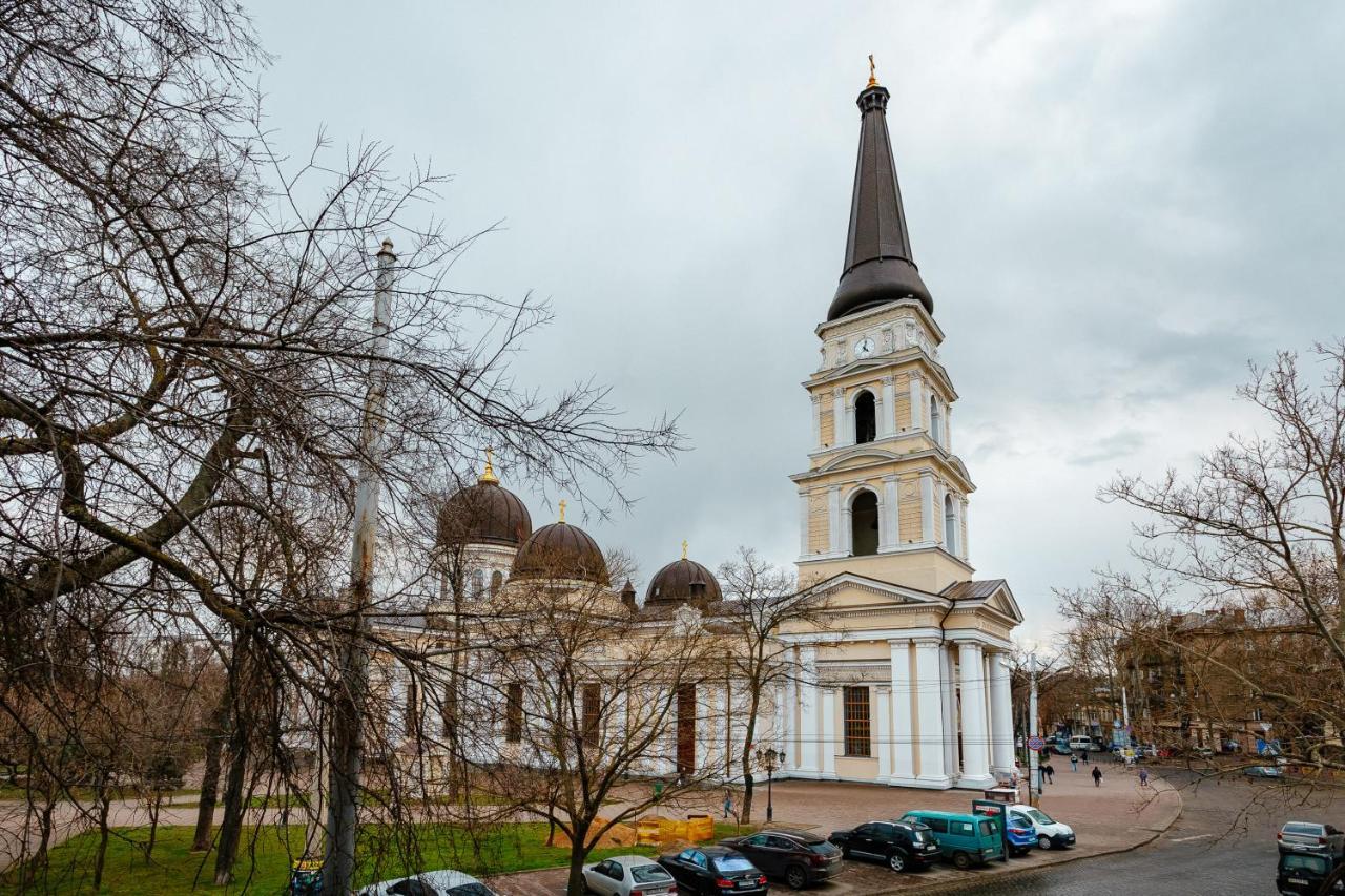 New! Luxury Apartment In The Center Of Odessa Overlooking Deribasovskaya Str. Low Price! Buitenkant foto