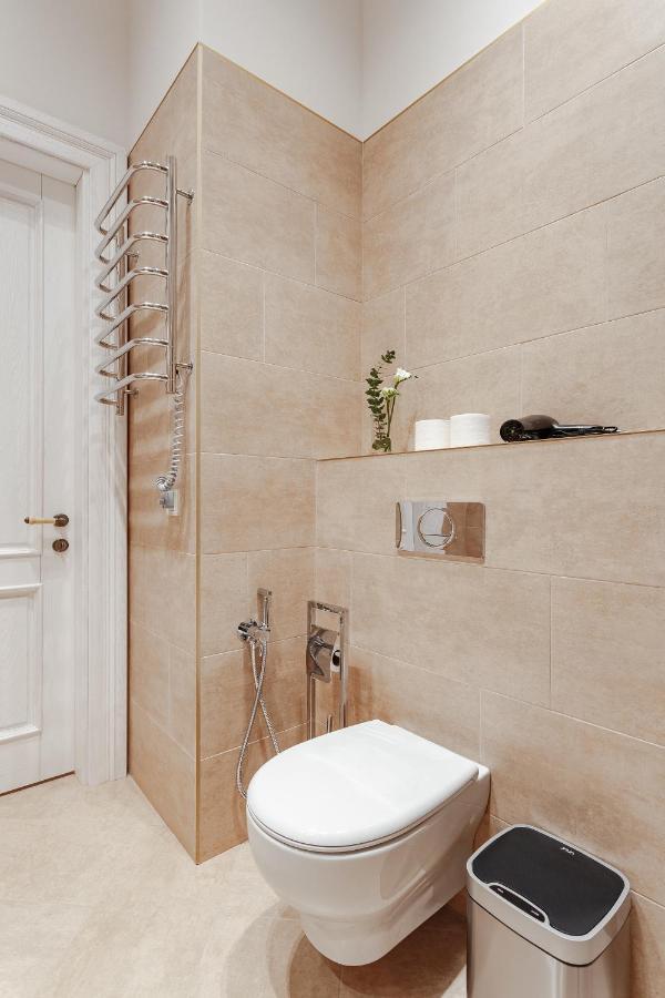 New! Luxury Apartment In The Center Of Odessa Overlooking Deribasovskaya Str. Low Price! Buitenkant foto