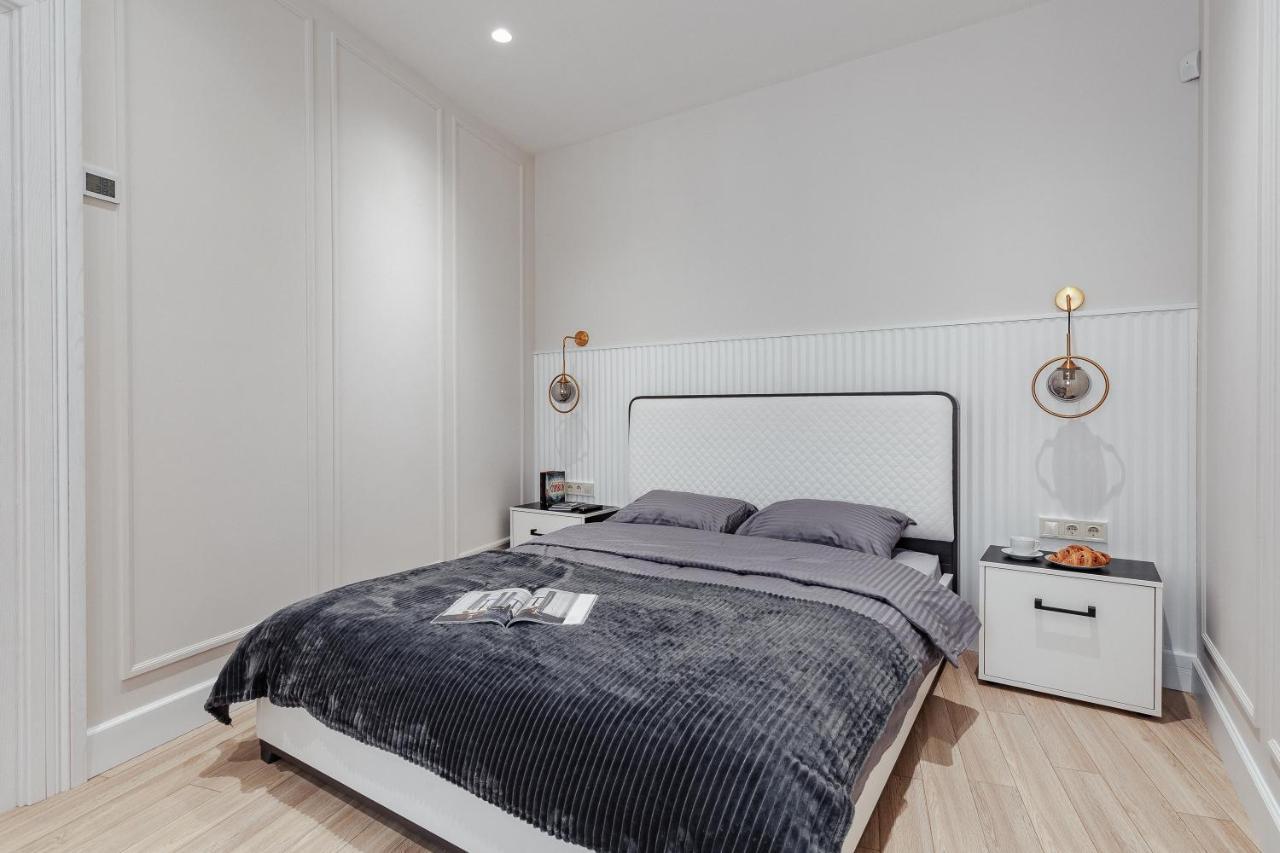New! Luxury Apartment In The Center Of Odessa Overlooking Deribasovskaya Str. Low Price! Buitenkant foto