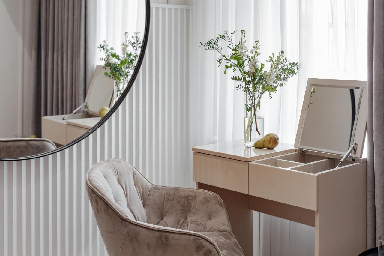 New! Luxury Apartment In The Center Of Odessa Overlooking Deribasovskaya Str. Low Price! Buitenkant foto