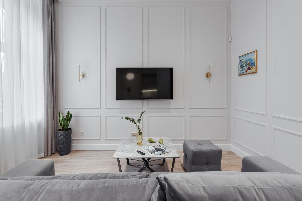 New! Luxury Apartment In The Center Of Odessa Overlooking Deribasovskaya Str. Low Price! Buitenkant foto