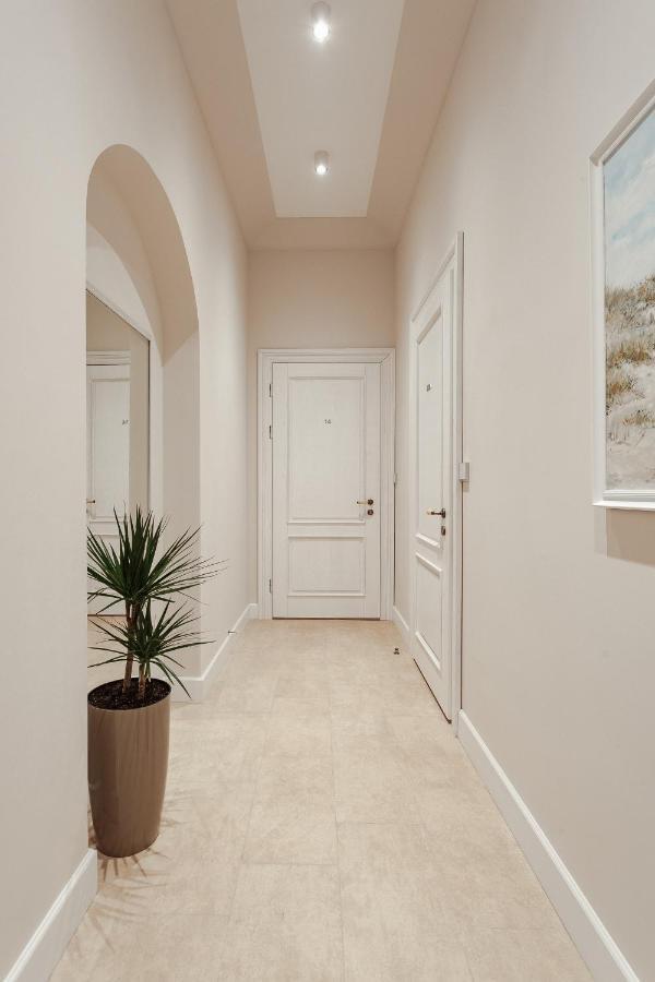 New! Luxury Apartment In The Center Of Odessa Overlooking Deribasovskaya Str. Low Price! Buitenkant foto