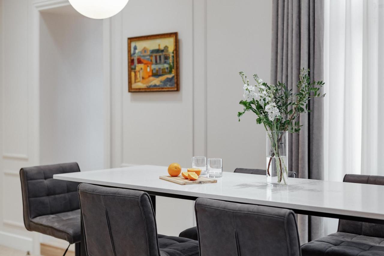 New! Luxury Apartment In The Center Of Odessa Overlooking Deribasovskaya Str. Low Price! Buitenkant foto