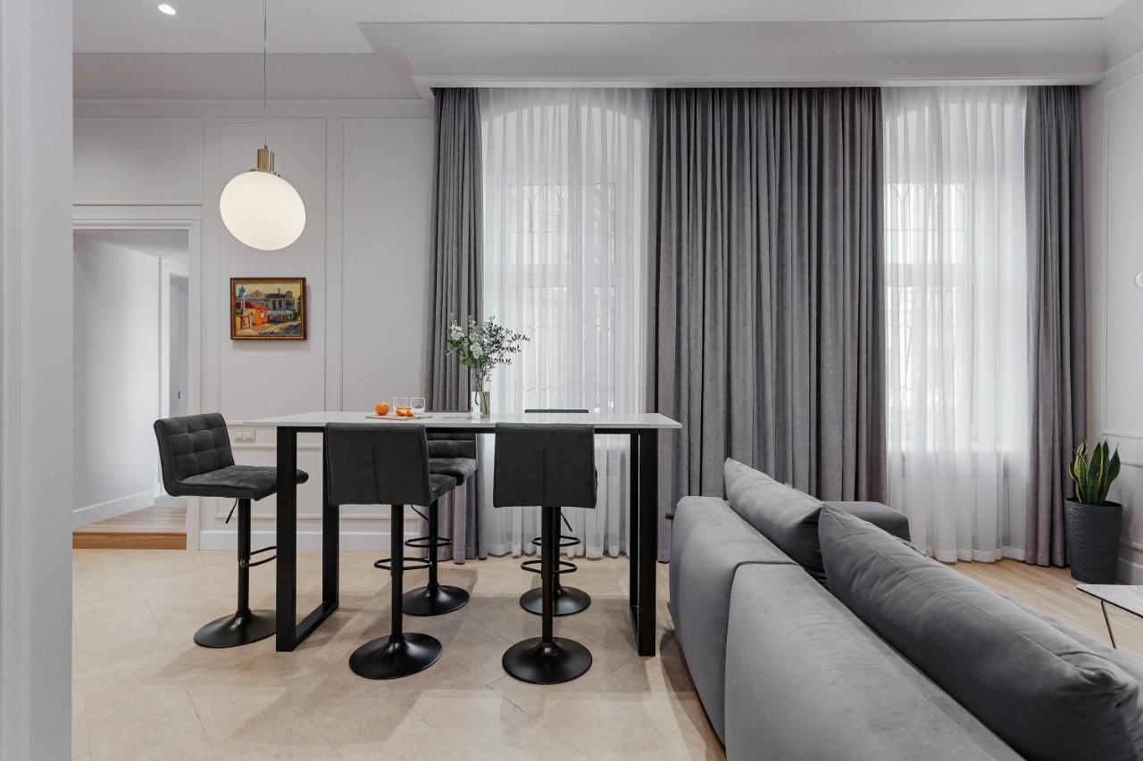New! Luxury Apartment In The Center Of Odessa Overlooking Deribasovskaya Str. Low Price! Buitenkant foto